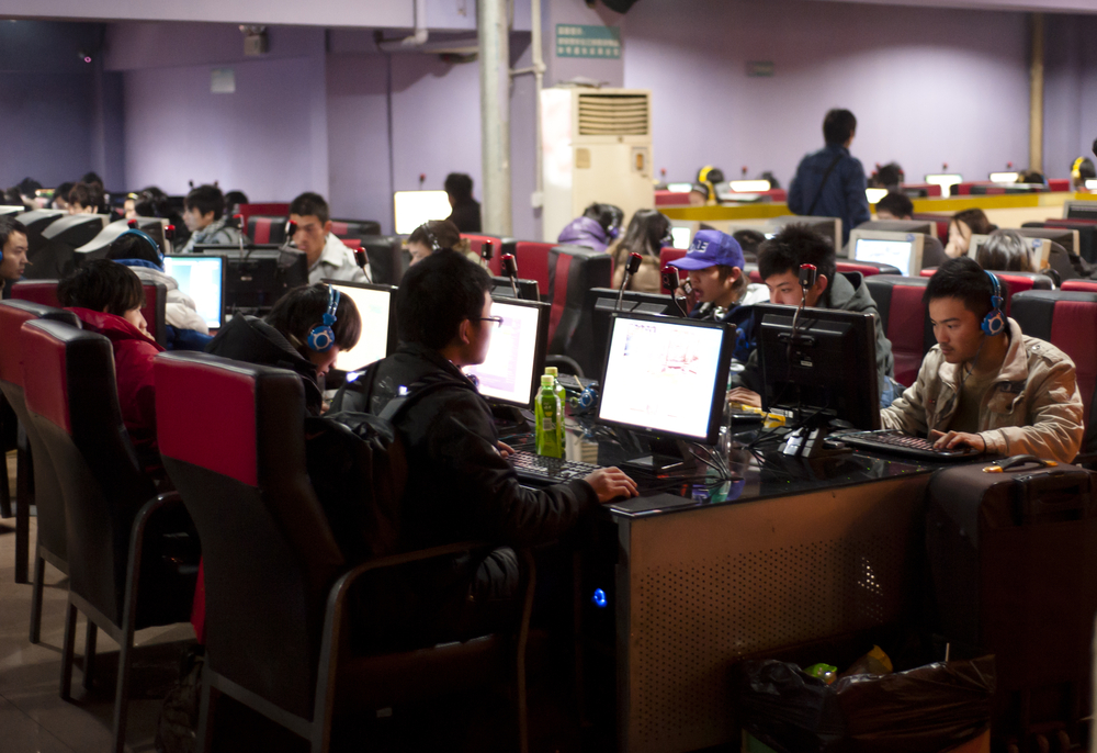 development andhistory of internet cafes